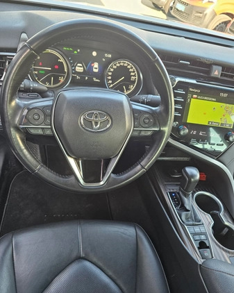 Toyota Camry cena 97047 przebieg: 152000, rok produkcji 2019 z Kożuchów małe 562